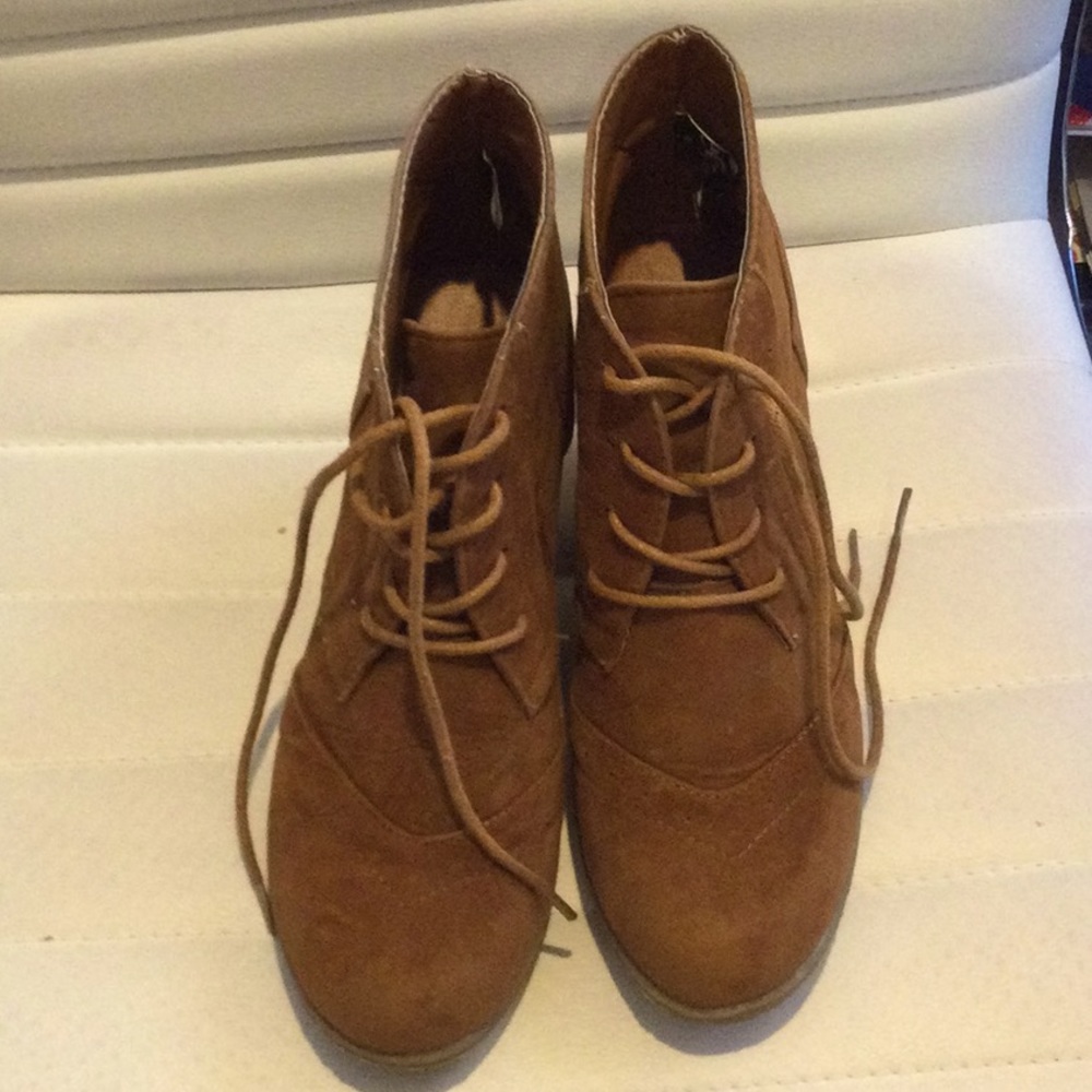 Brown suede wedge heeled booties, size 7/8